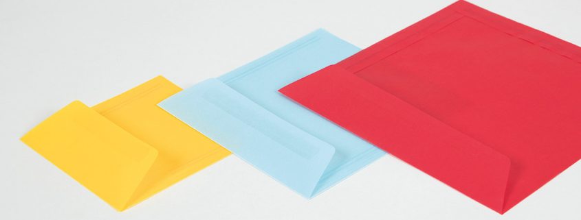 Farbige transparente Briefhüllen